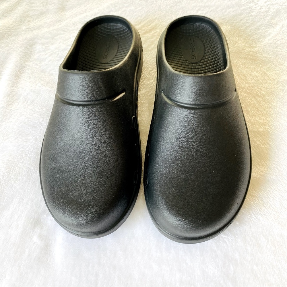 OOFOS Womens Oocloog Clog Black/Matte Finish Mules